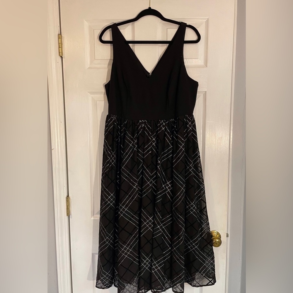 Size 14 Torrid Special Occasion Midi Black and Silver Classic Dress
